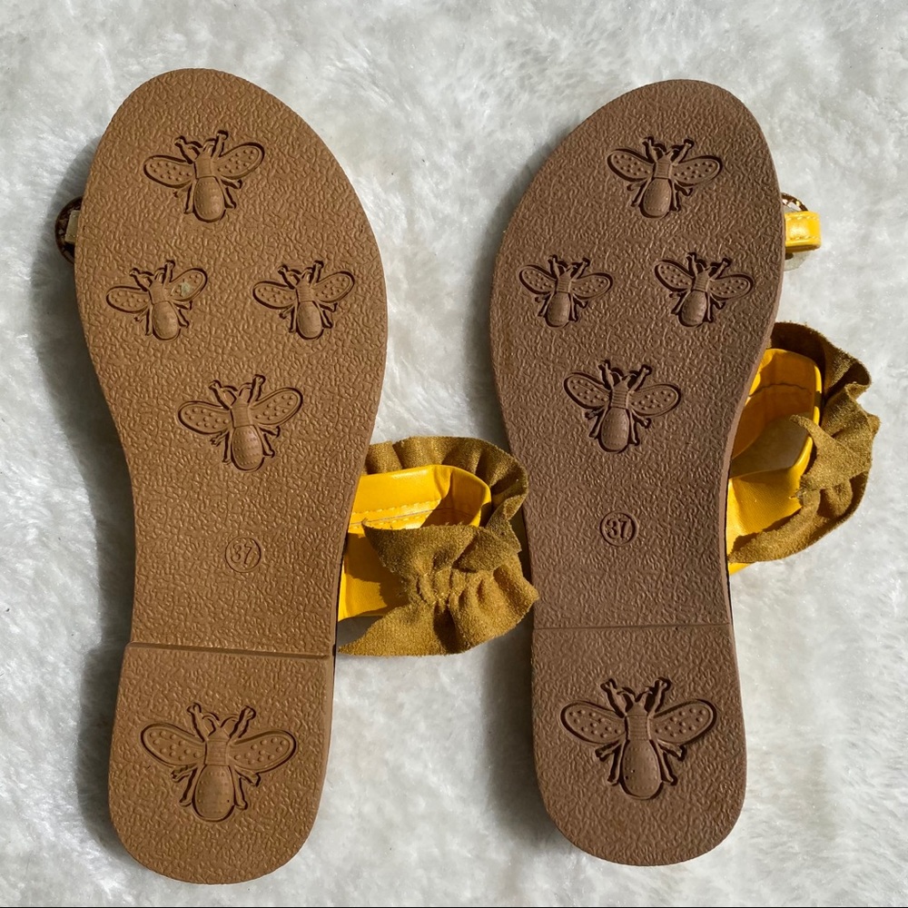 Pearl pineapple ruffle strap sandals - Picture 4 of 4